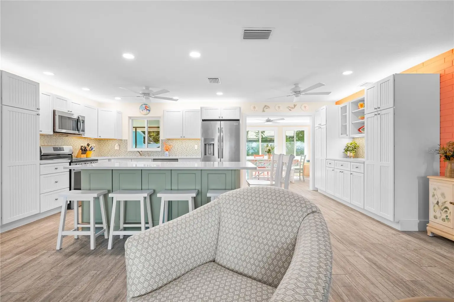 929 SANTA MONICA DRIVE, DUNEDIN, FL, photo 10 of 36