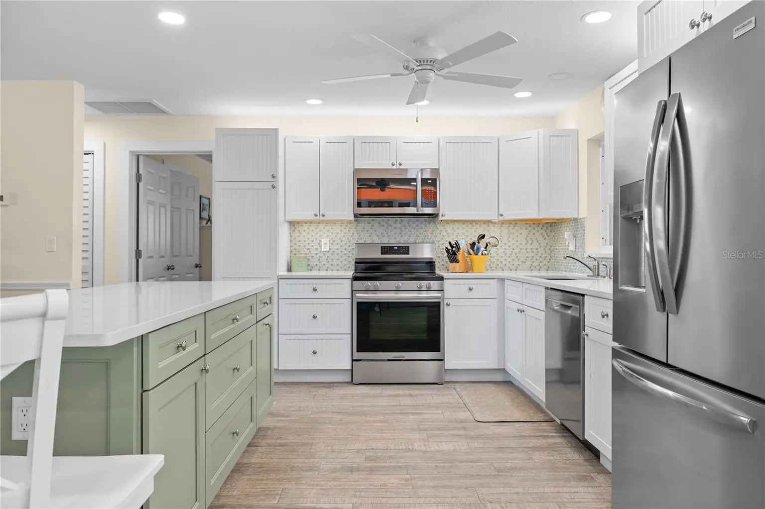 929 SANTA MONICA DRIVE, DUNEDIN, FL, photo 14 of 36