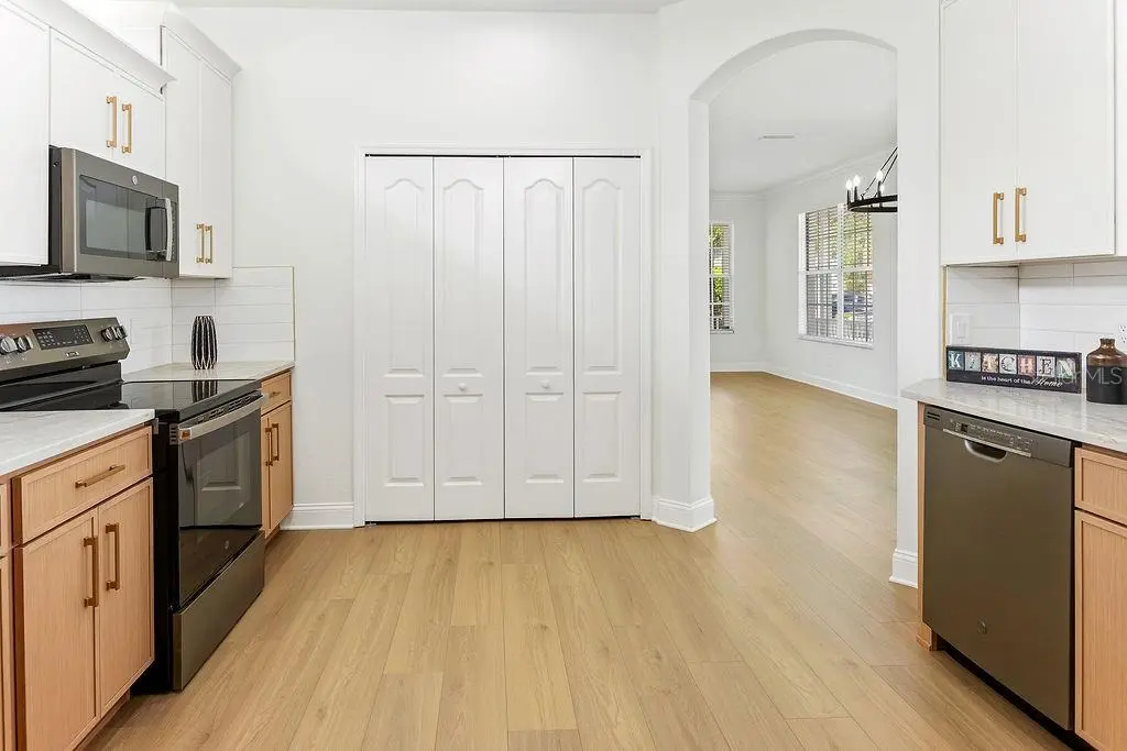 8907 ASHFORD GABLES, TAMPA, FL, photo 11 of 34