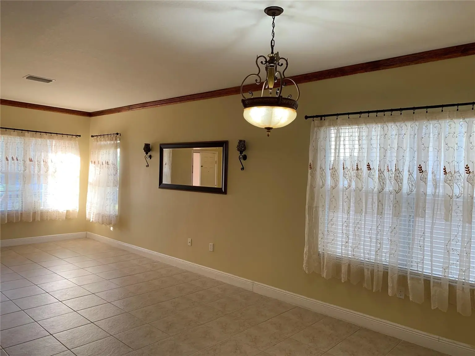 8810 CAMERON CREST DRIVE, TAMPA, FL, photo 7 of 31