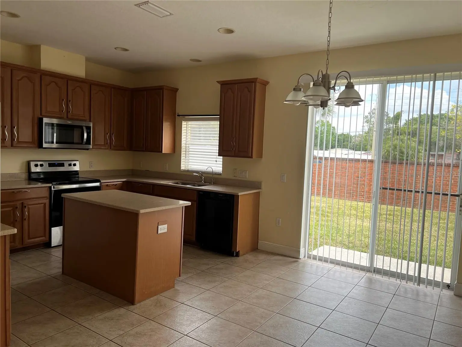 8810 CAMERON CREST DRIVE, TAMPA, FL, photo 11 of 31