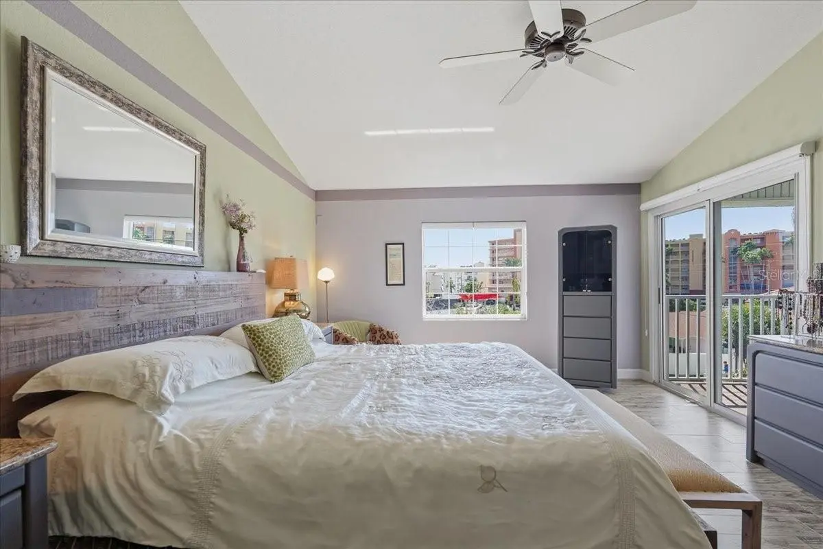 101 SHOALS CIRCLE, NORTH REDINGTON BEACH, FL, photo 5 of 100