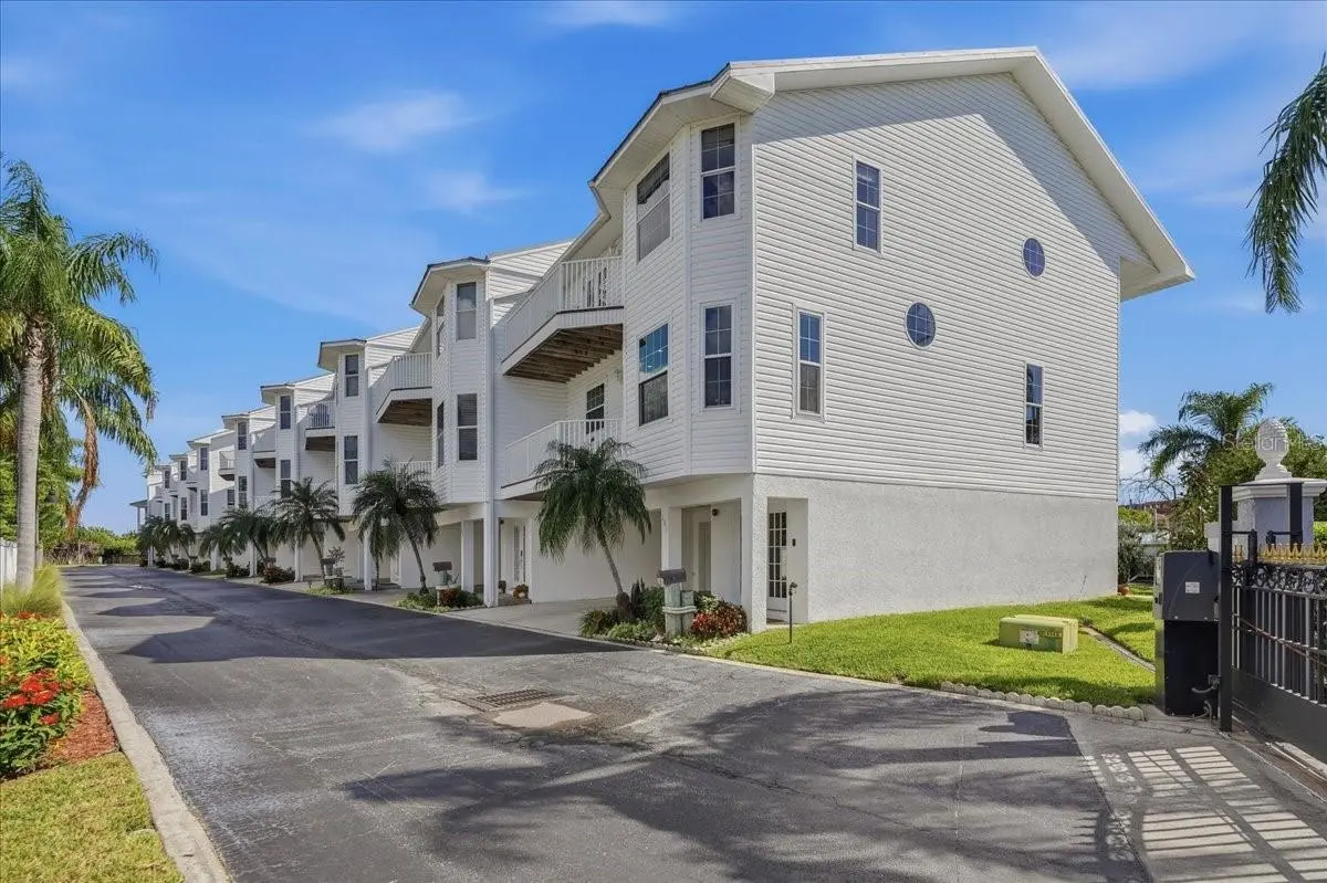 101 SHOALS CIRCLE, NORTH REDINGTON BEACH, FL, photo 6 of 100