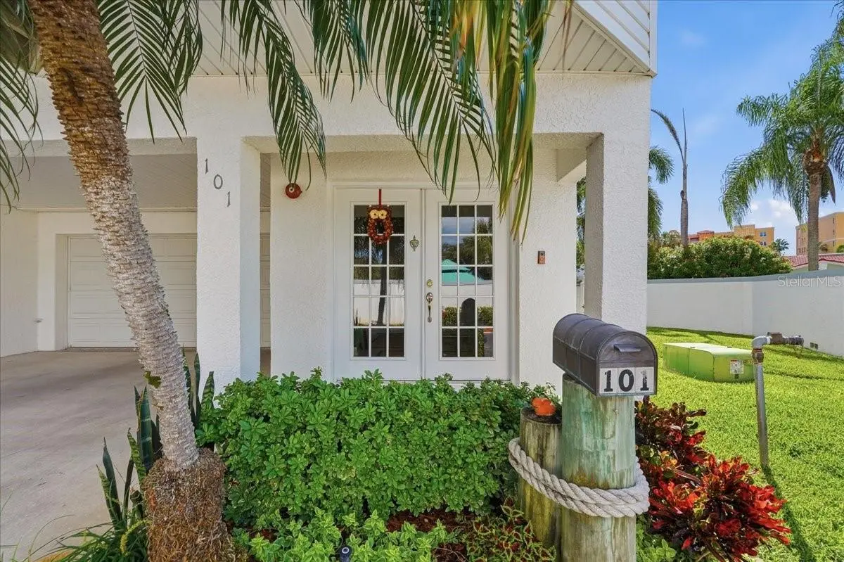 101 SHOALS CIRCLE, NORTH REDINGTON BEACH, FL, photo 9 of 100