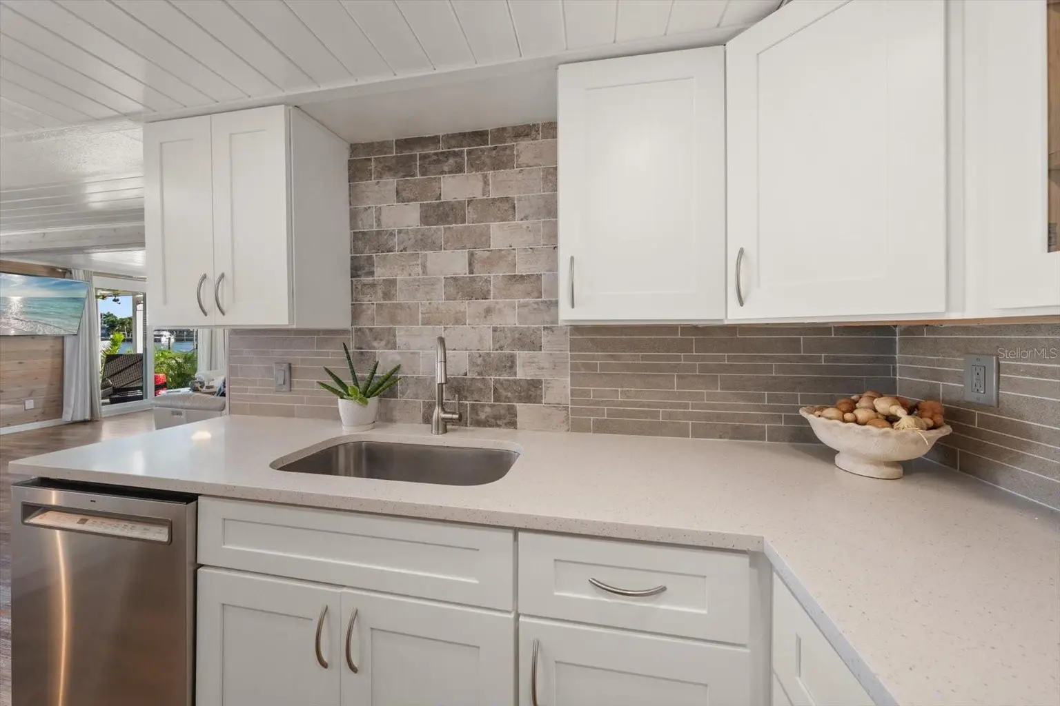 115 99TH AVENUE, TREASURE ISLAND, FL, photo 13 of 73