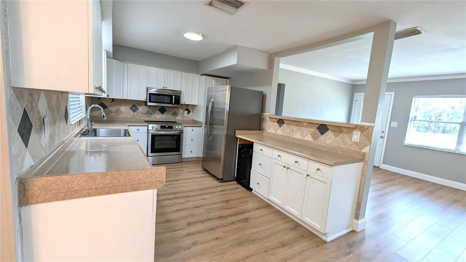 3005 W MARLIN AVENUE, TAMPA, FL, photo 4 of 23