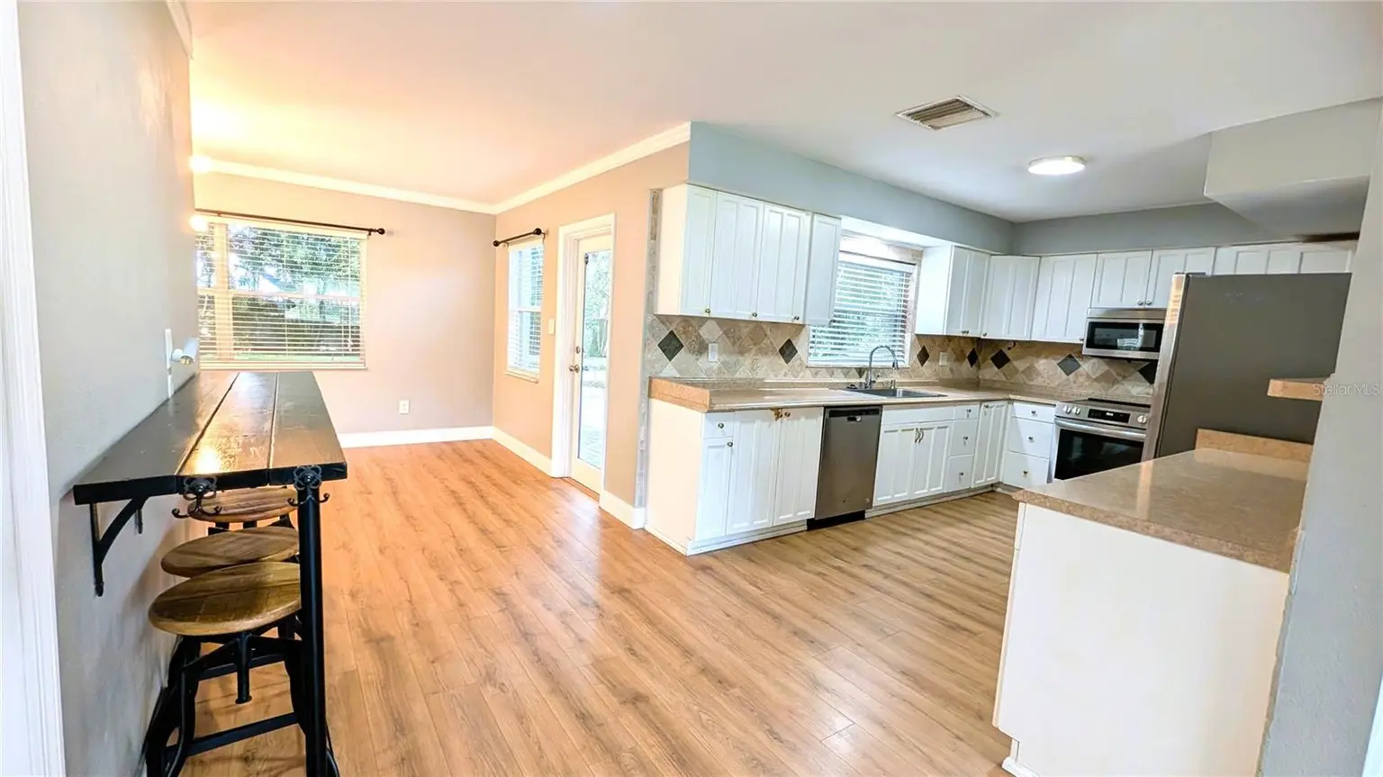 3005 W MARLIN AVENUE, TAMPA, FL, photo 5 of 23
