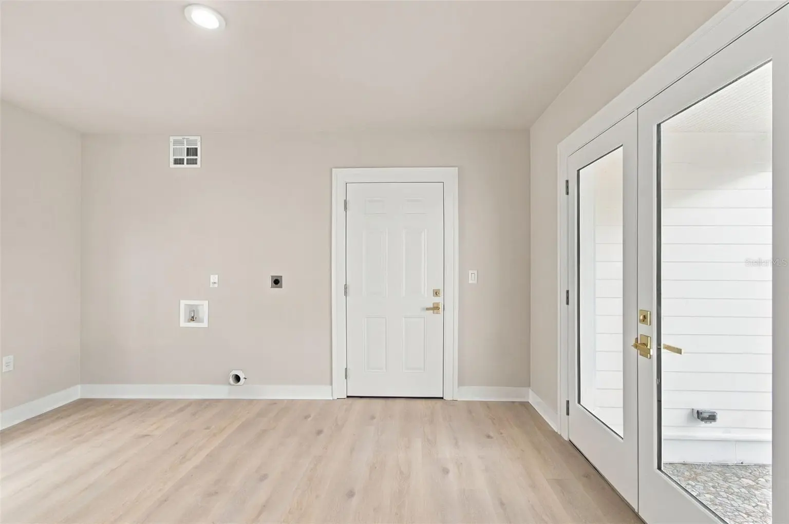 5426 VENETIAN BOULEVARD NE, ST PETERSBURG, FL, photo 39 of 99