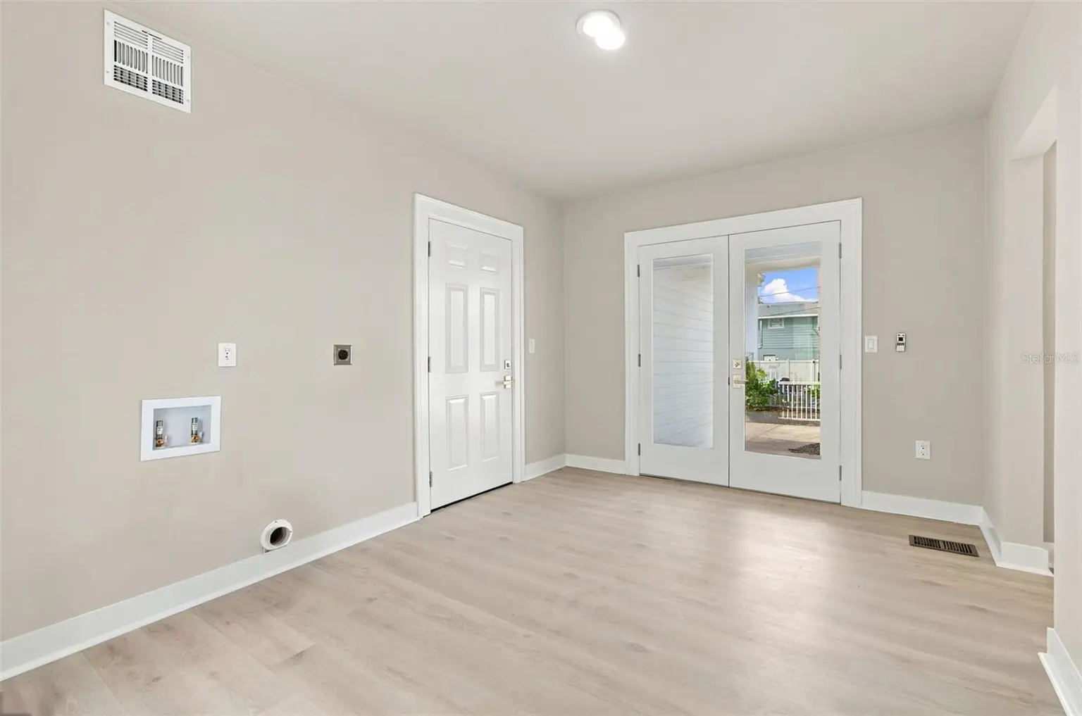 5426 VENETIAN BOULEVARD NE, ST PETERSBURG, FL, photo 42 of 99