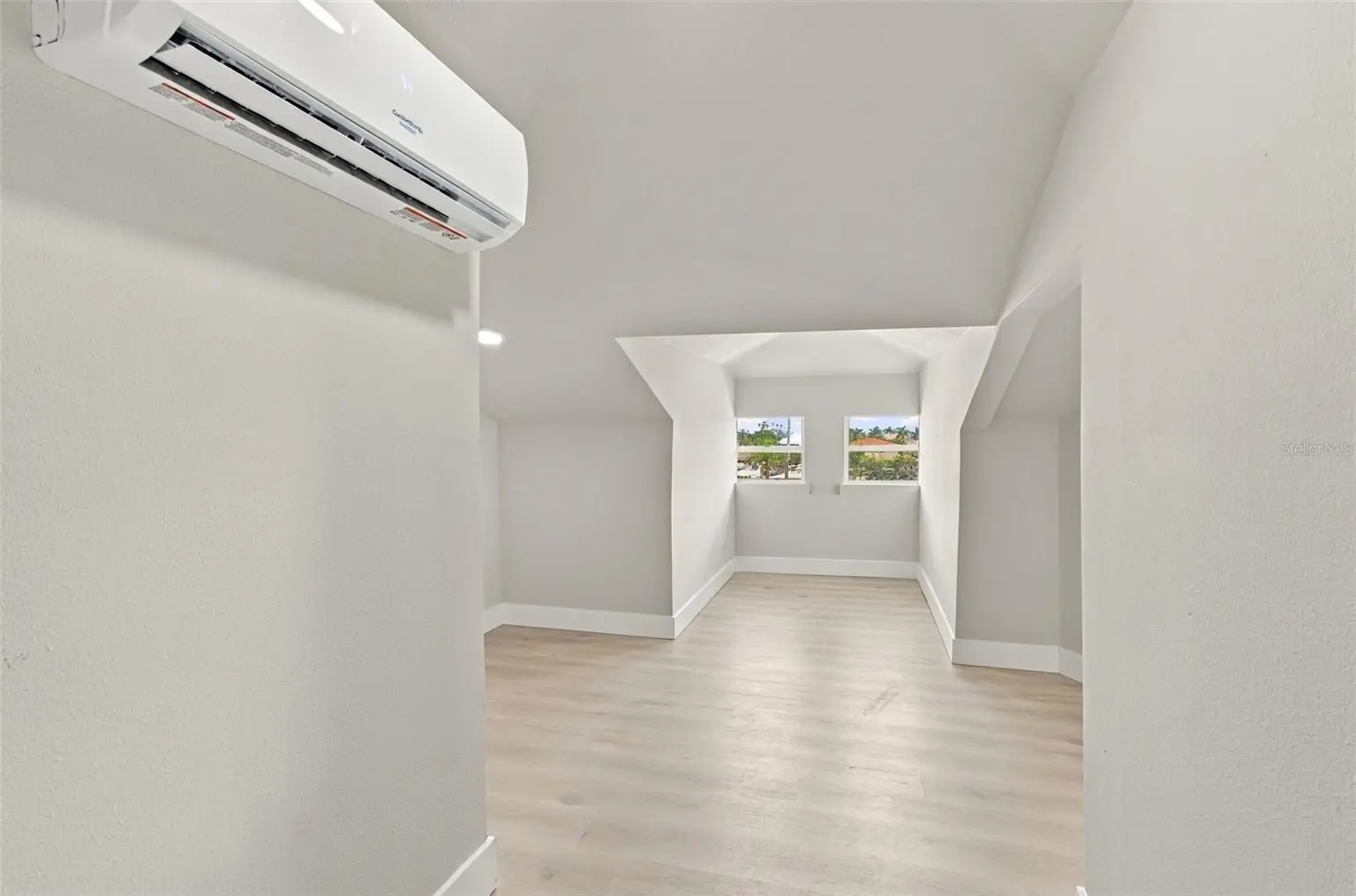 5426 VENETIAN BOULEVARD NE, ST PETERSBURG, FL, photo 58 of 99