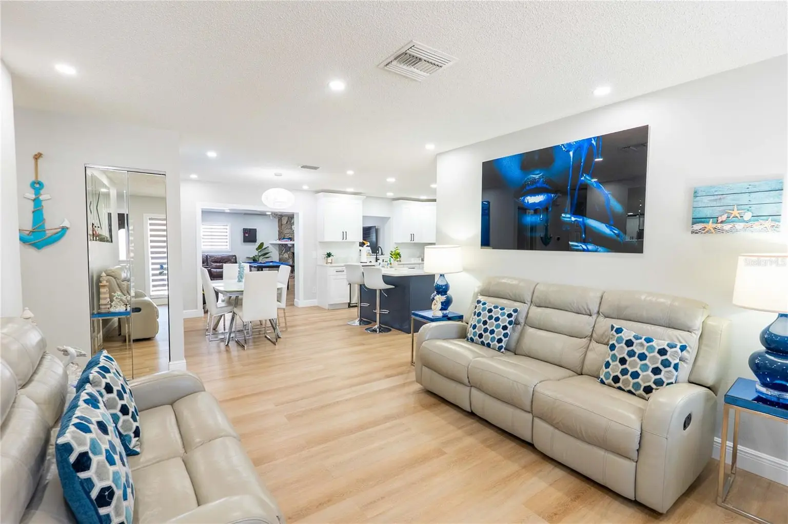 6727 SWAIN AVENUE, TAMPA, FL, photo 2 of 37