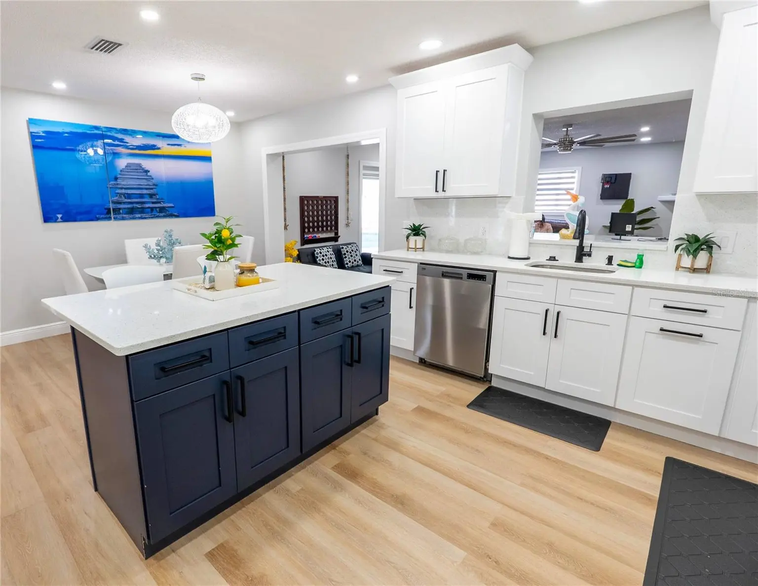 6727 SWAIN AVENUE, TAMPA, FL, photo 8 of 37