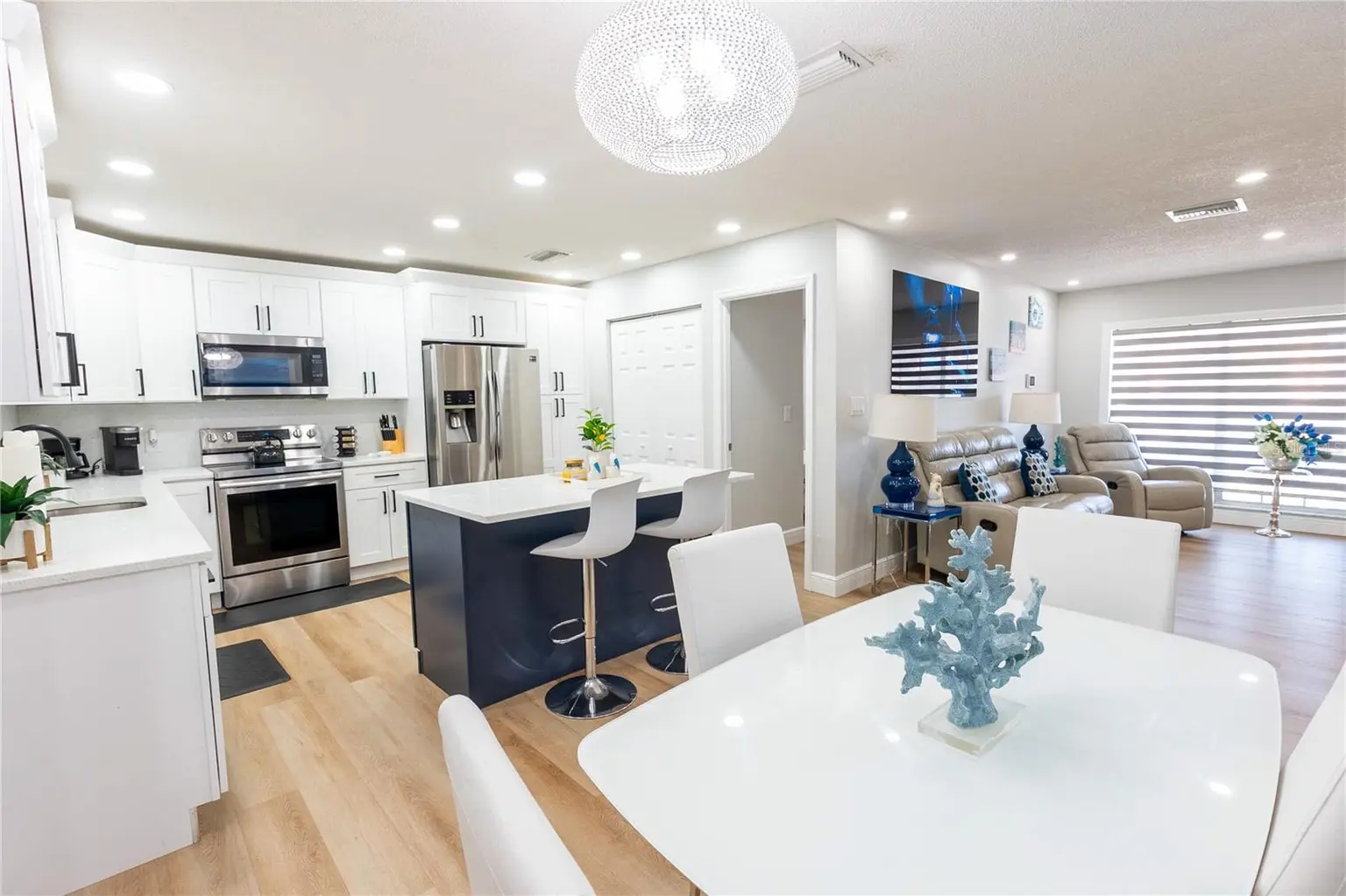 6727 SWAIN AVENUE, TAMPA, FL, photo 10 of 37
