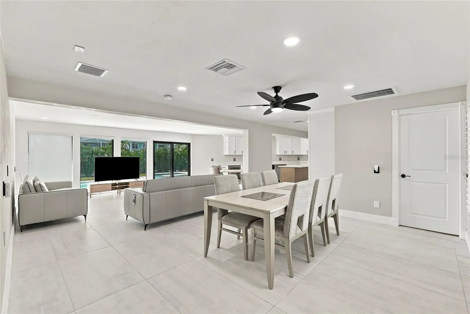 556 JOHNS PASS AVENUE, MADEIRA BEACH, FL, photo 15 of 42