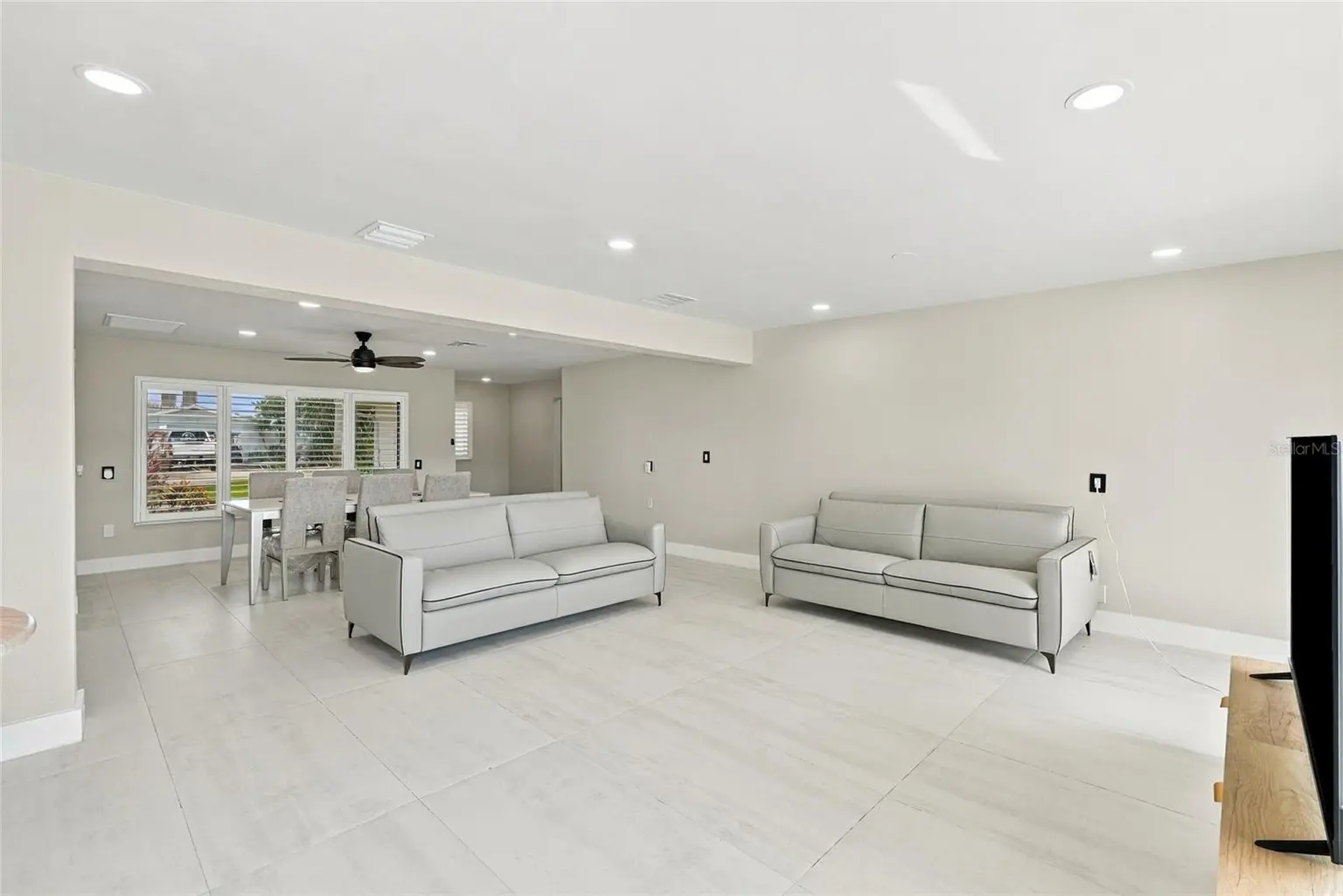 556 JOHNS PASS AVENUE, MADEIRA BEACH, FL, photo 19 of 42