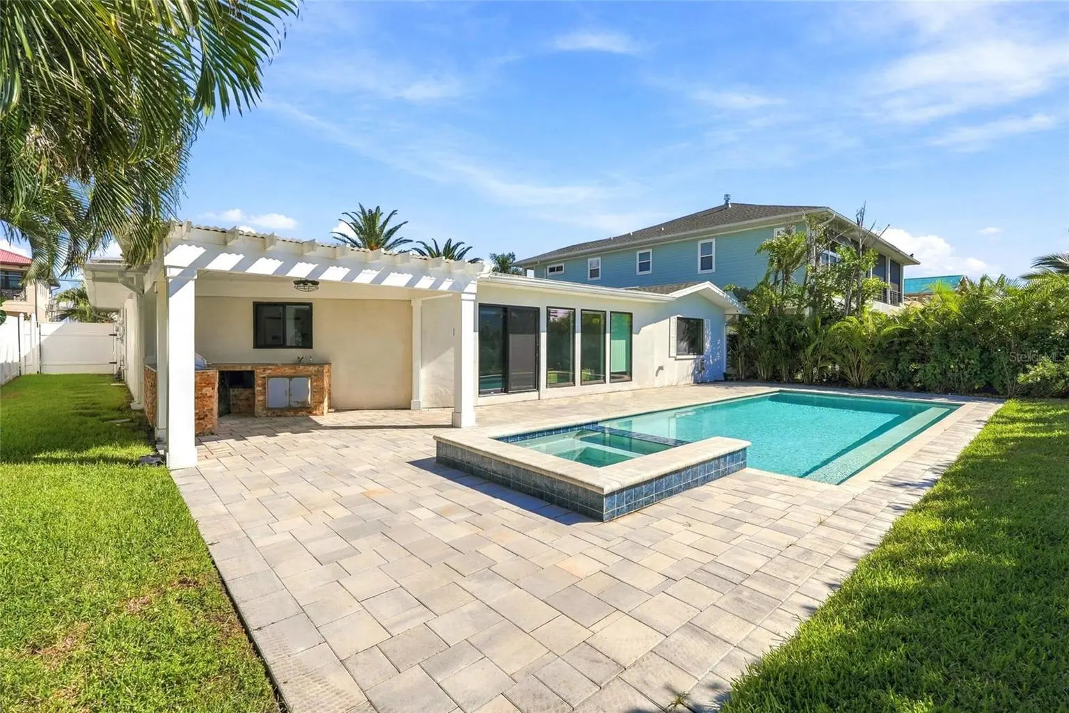 556 JOHNS PASS AVENUE, MADEIRA BEACH, FL, photo 7 of 42