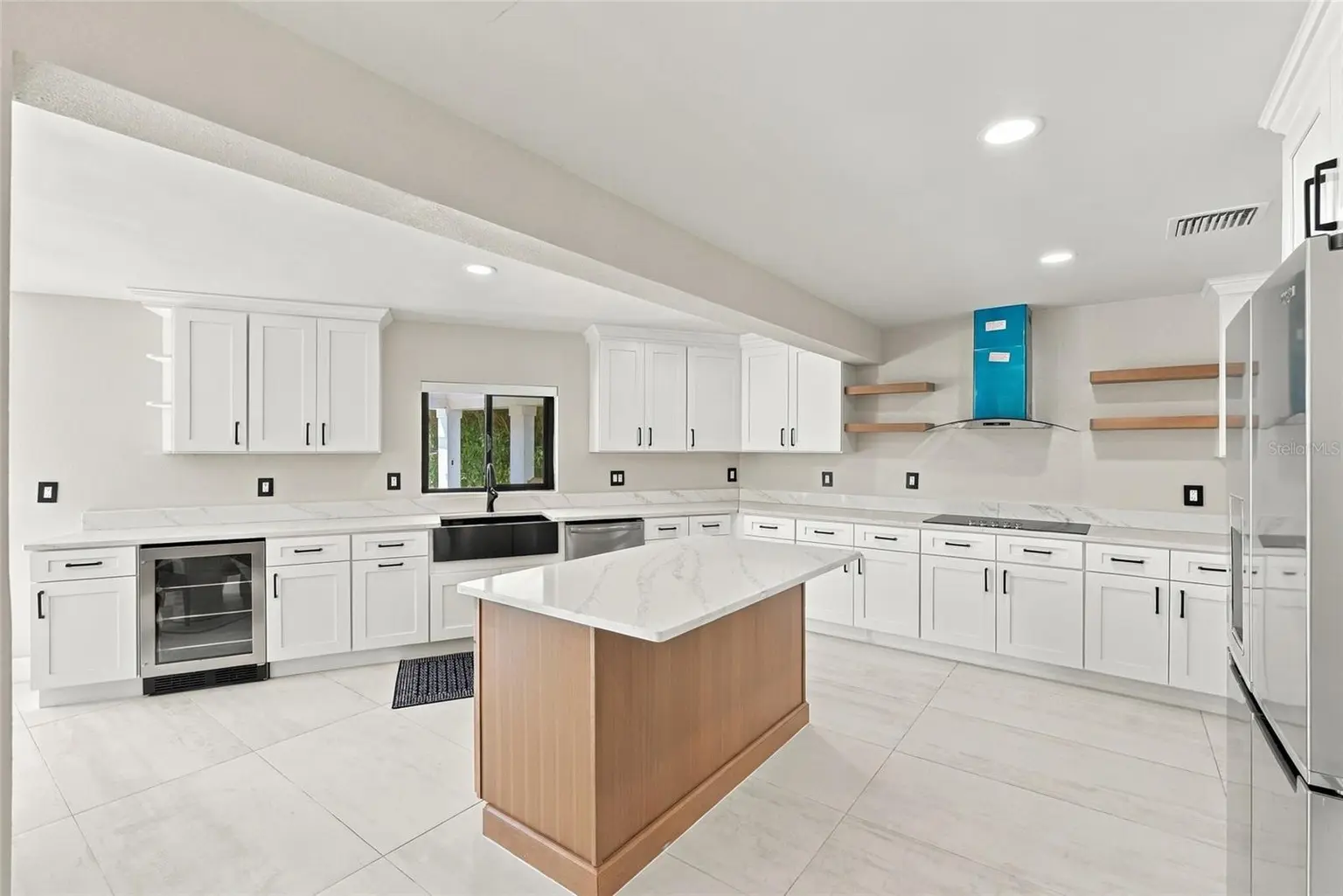 556 JOHNS PASS AVENUE, MADEIRA BEACH, FL, photo 12 of 42