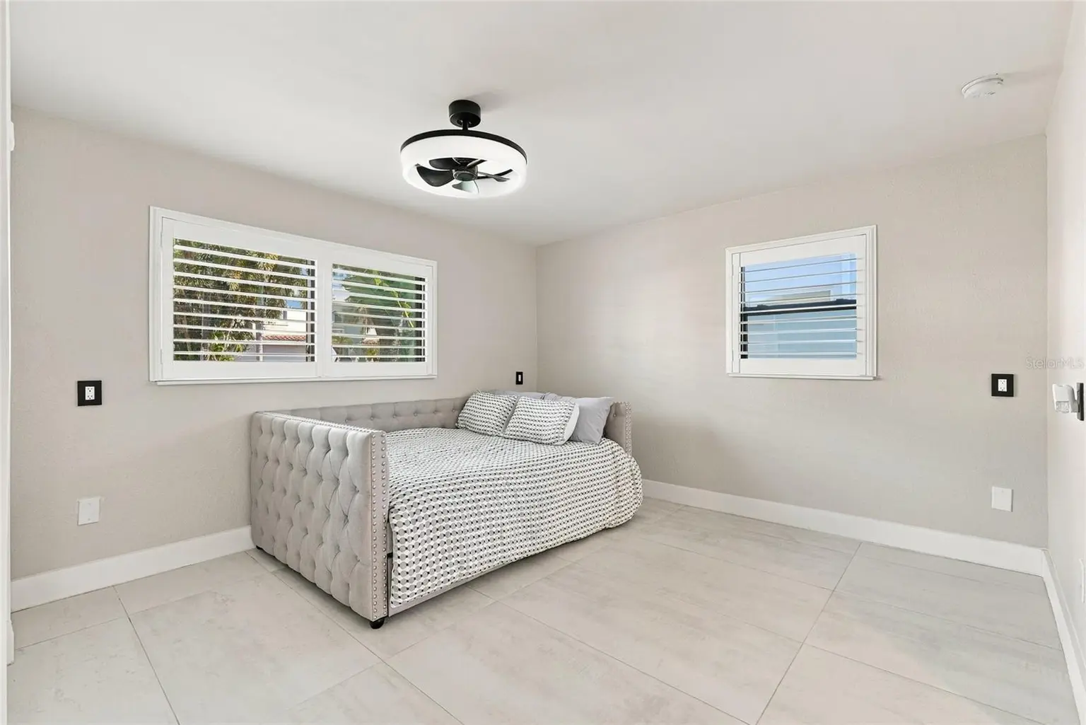 556 JOHNS PASS AVENUE, MADEIRA BEACH, FL, photo 25 of 42