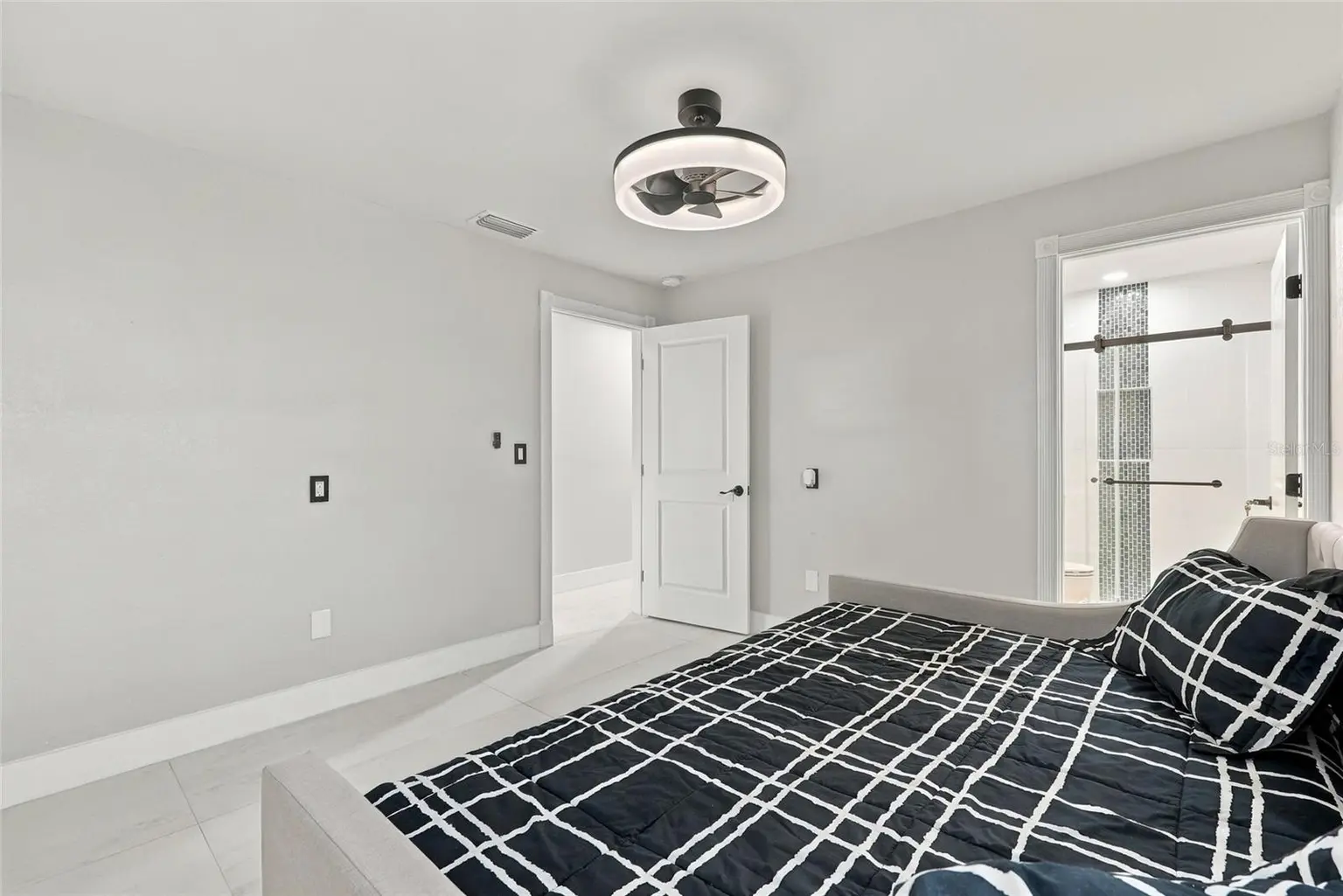 556 JOHNS PASS AVENUE, MADEIRA BEACH, FL, photo 27 of 42