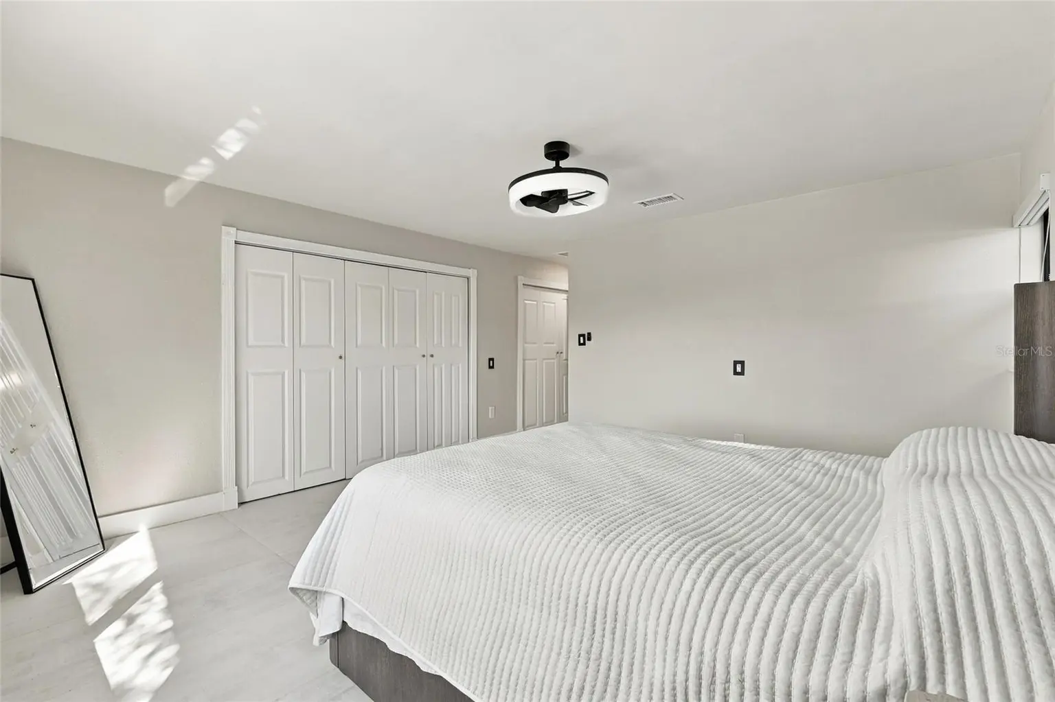 556 JOHNS PASS AVENUE, MADEIRA BEACH, FL, photo 32 of 42