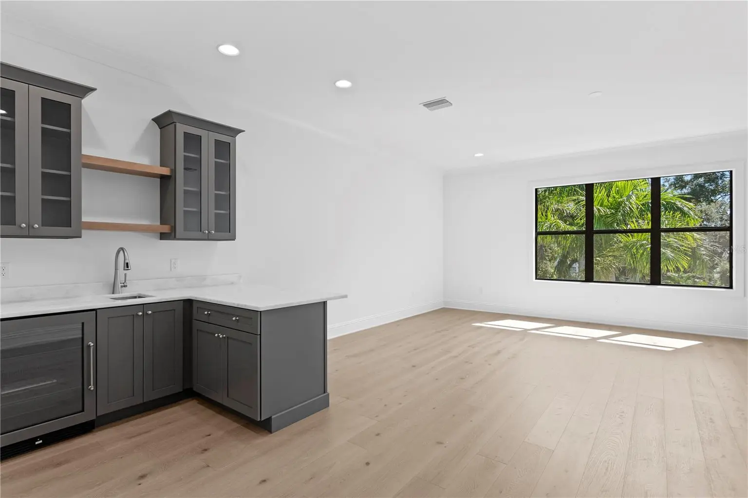 5008 W DICKENS AVENUE, TAMPA, FL, photo 52 of 68