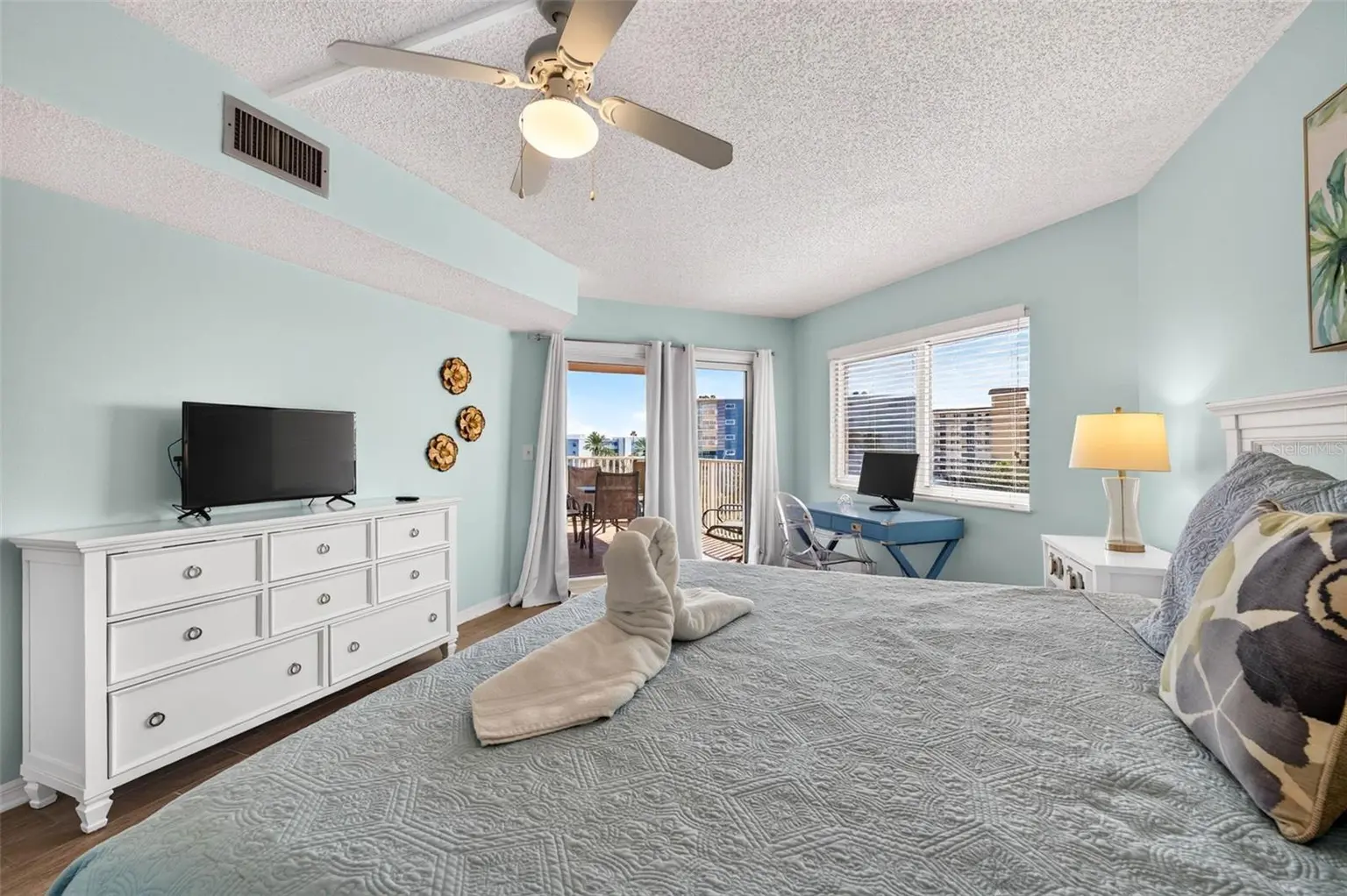 18400 GULF BOULEVARD #1403, INDIAN SHORES, FL, photo 33 of 60