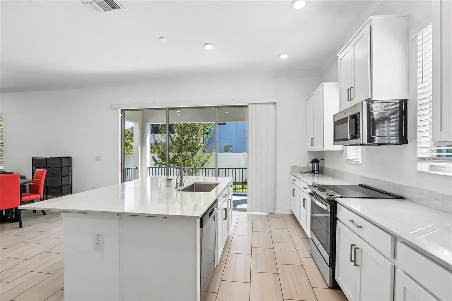 7702 S KISSIMMEE STREET, TAMPA, FL, photo 11 of 36