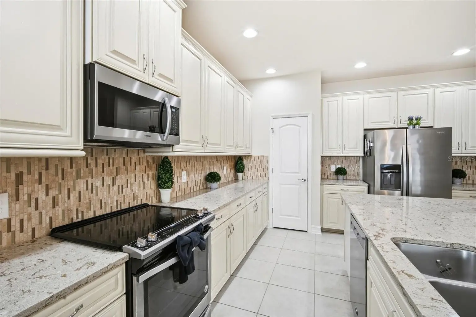 13821 FAIRWAY BUNKER DRIVE, TAMPA, FL, photo 8 of 36