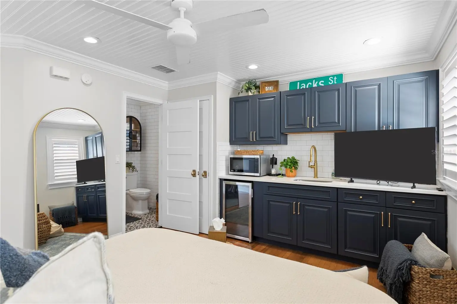 913 S BRUCE STREET, TAMPA, FL, photo 32 of 49