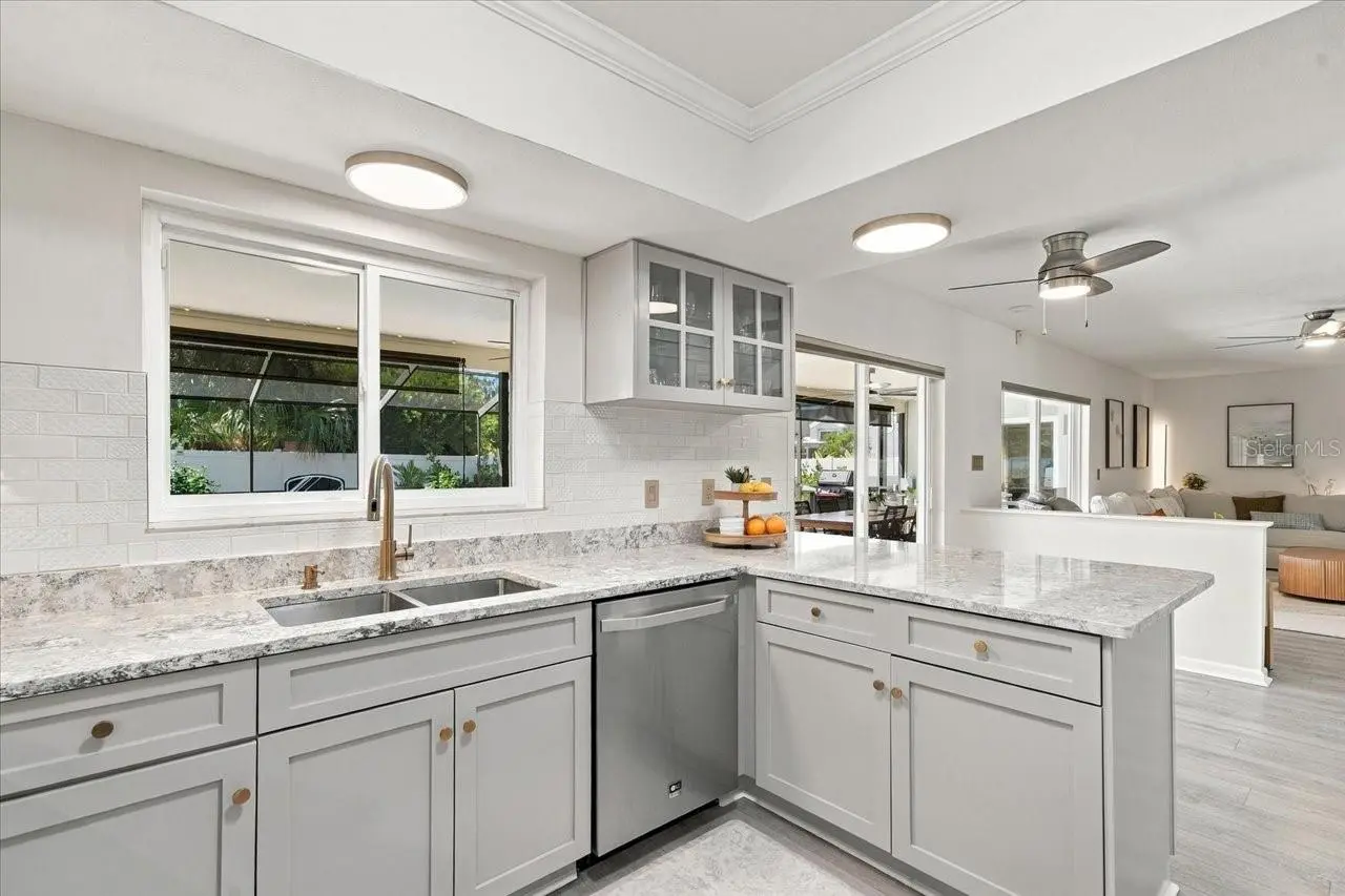 13810 LAKE VILLAGE PLACE, TAMPA, FL, photo 11 of 45