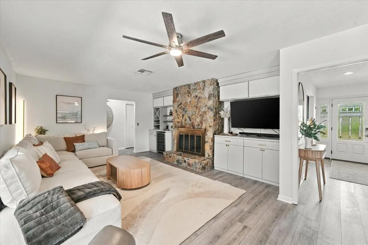 13810 LAKE VILLAGE PLACE, TAMPA, FL, photo 16 of 45