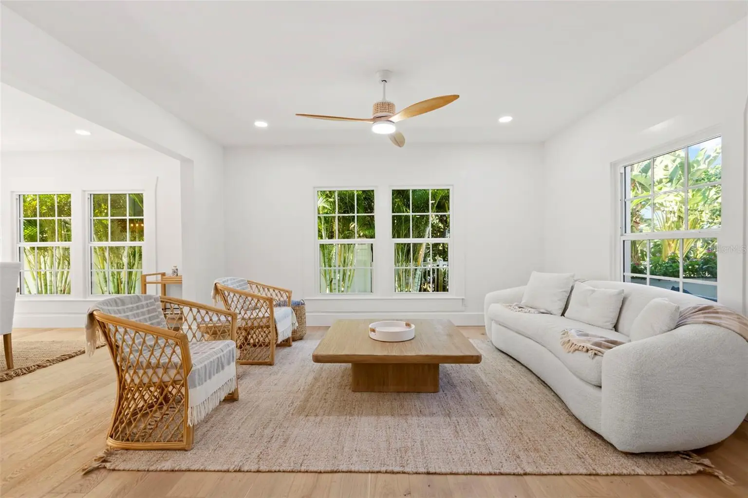816 15TH AVENUE NE, ST PETERSBURG, FL, photo 8 of 80