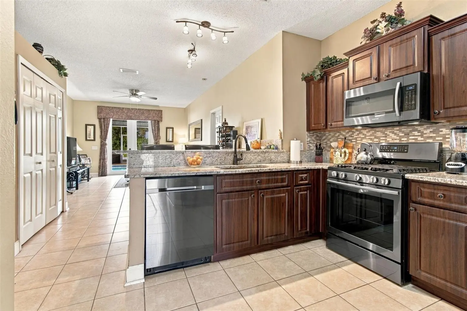 10225 GOLDENBROOK WAY, TAMPA, FL, photo 14 of 73