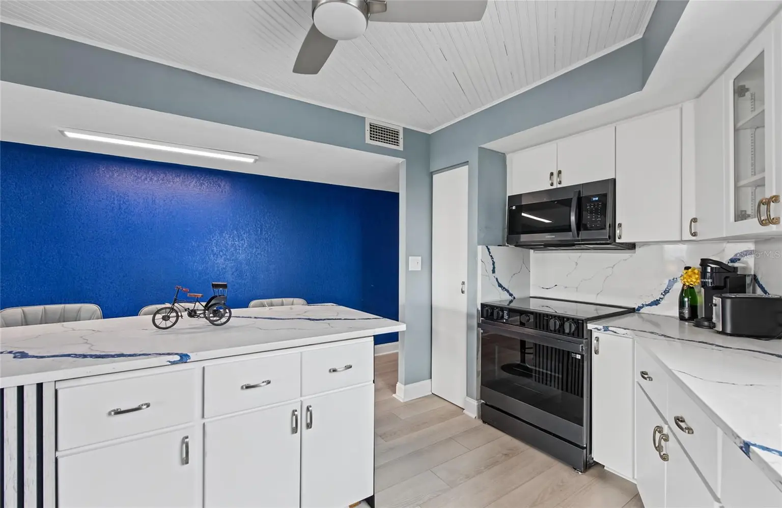 700 BEACH DRIVE NE #701, ST PETERSBURG, FL, photo 19 of 57