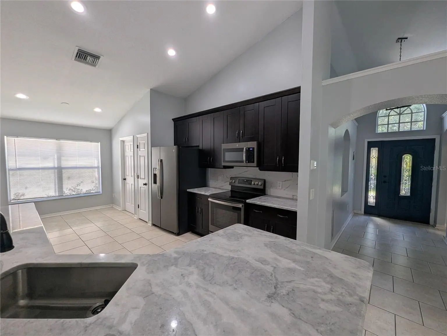6907 FREEPORT ROAD, RIVERVIEW, FL, photo 4 of 47