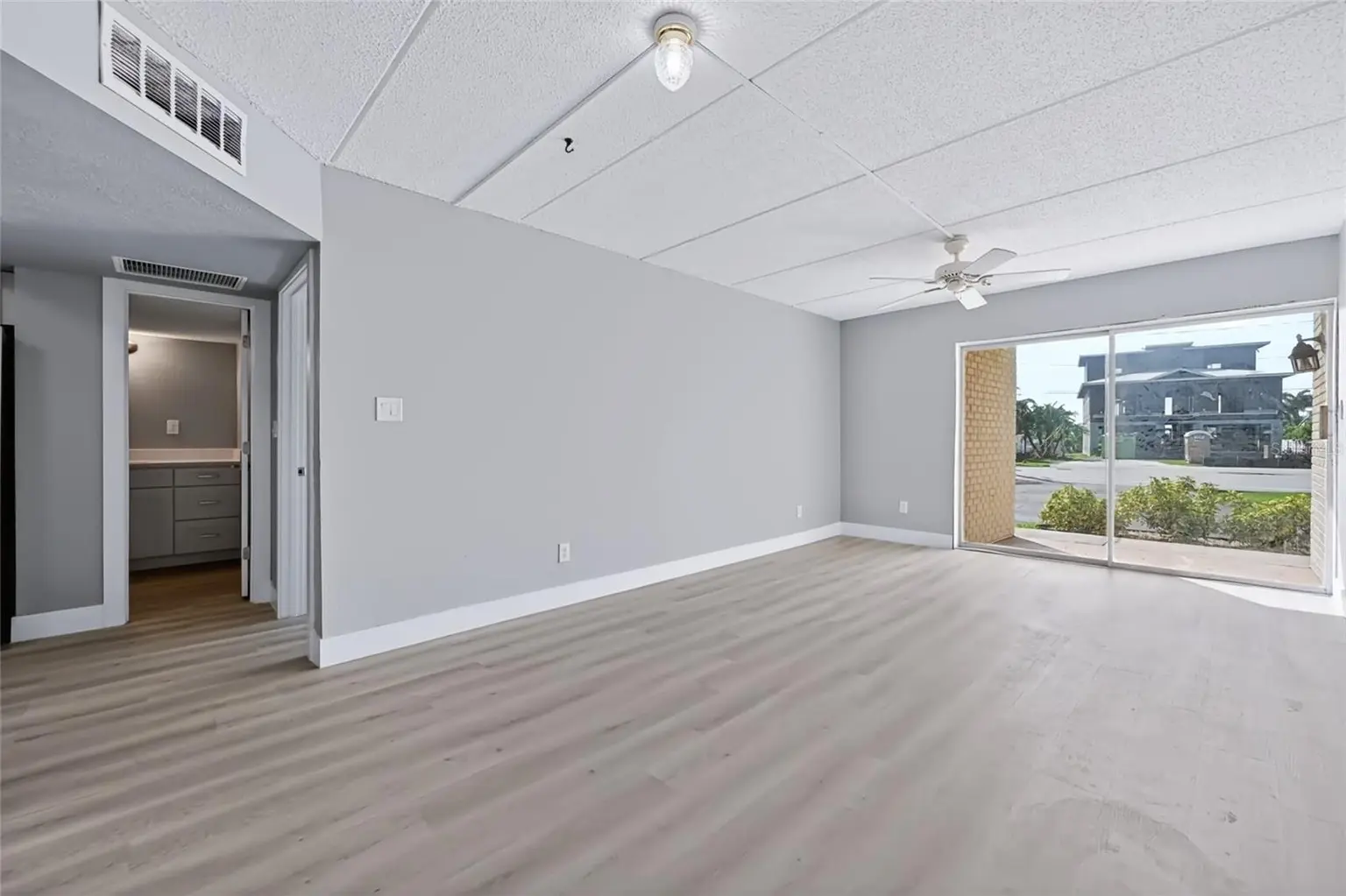 10365 PARADISE BOULEVARD #5, TREASURE ISLAND, FL, photo 2 of 30