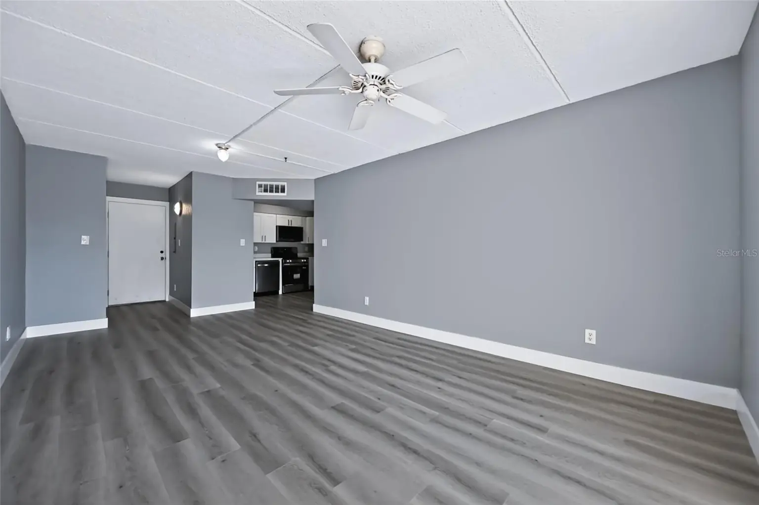 10365 PARADISE BOULEVARD #5, TREASURE ISLAND, FL, photo 4 of 30
