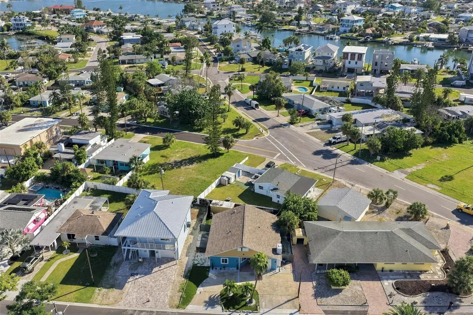 14019 W PARSLEY DRIVE, MADEIRA BEACH, FL, photo 17 of 33