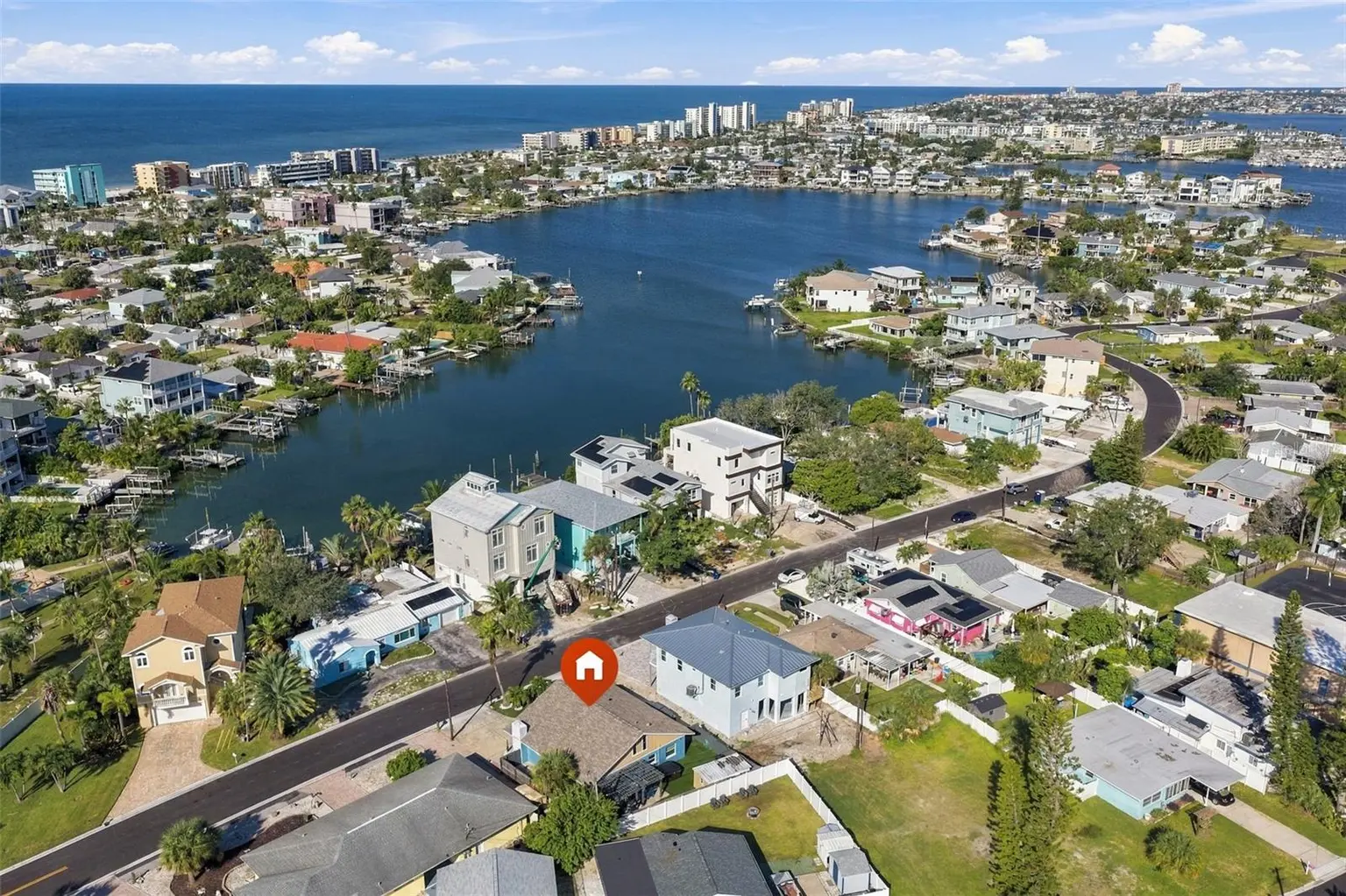 14019 W PARSLEY DRIVE, MADEIRA BEACH, FL, photo 18 of 33