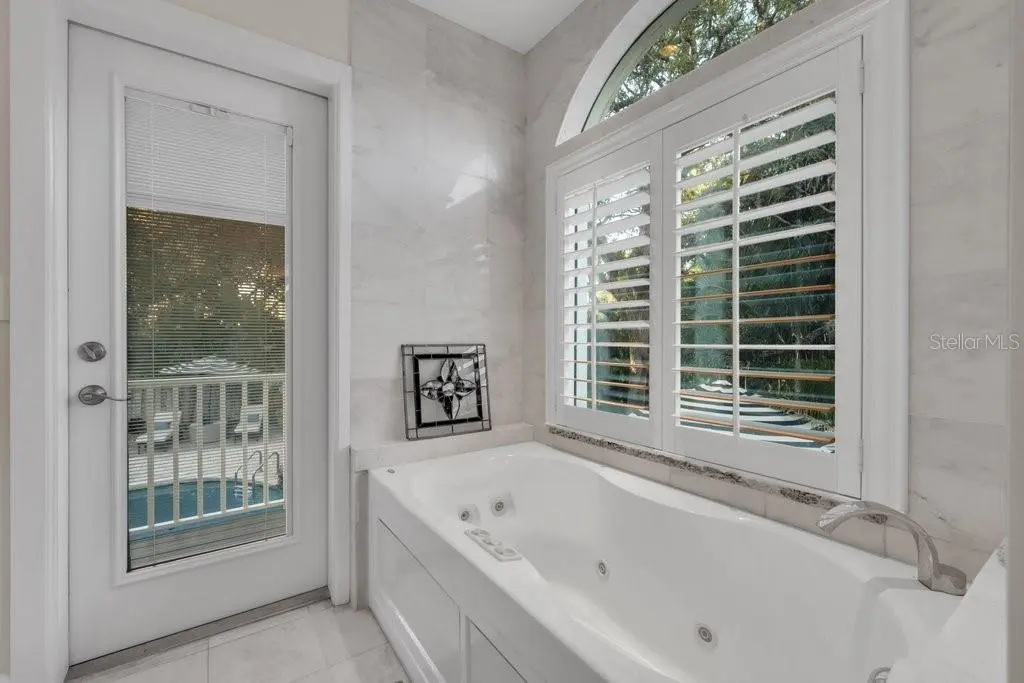 1184 WEYBRIDGE LANE, DUNEDIN, FL, photo 30 of 93