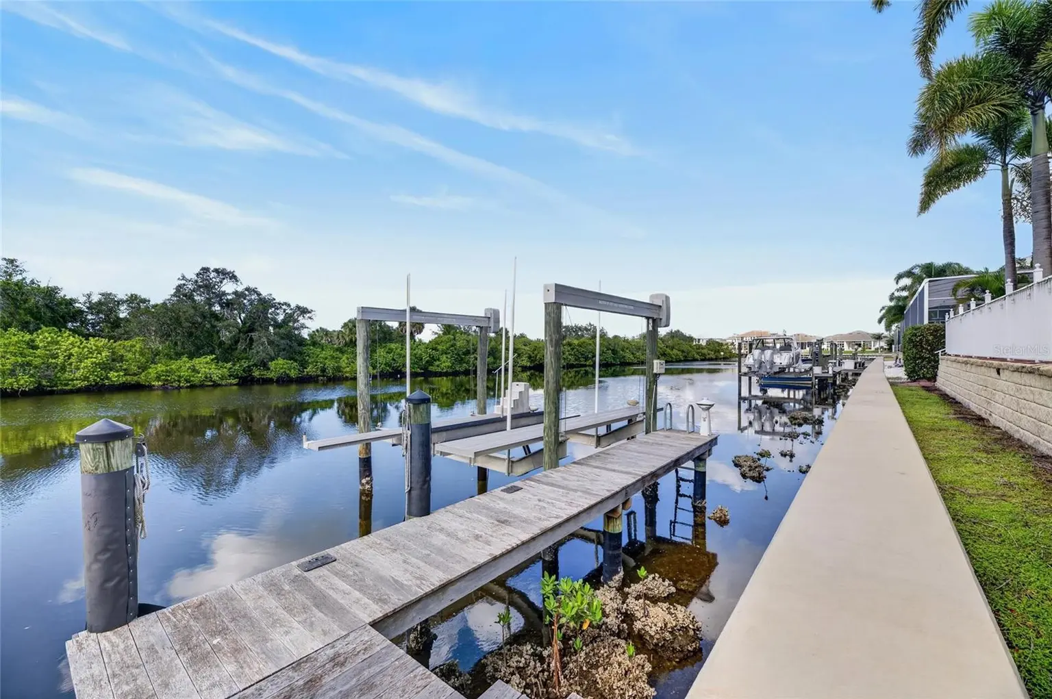 825 ISLEBAY DRIVE, APOLLO BEACH, FL, photo 4 of 100