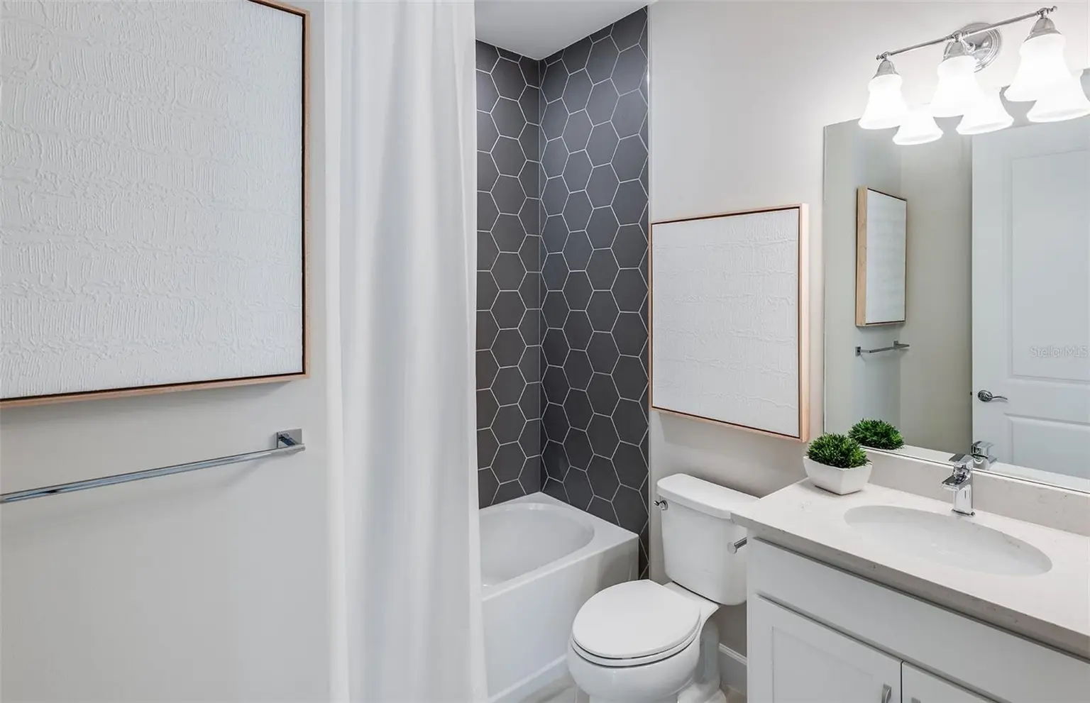 7606 FULHAM AVENUE, BRADENTON, FL, photo 3 of 10