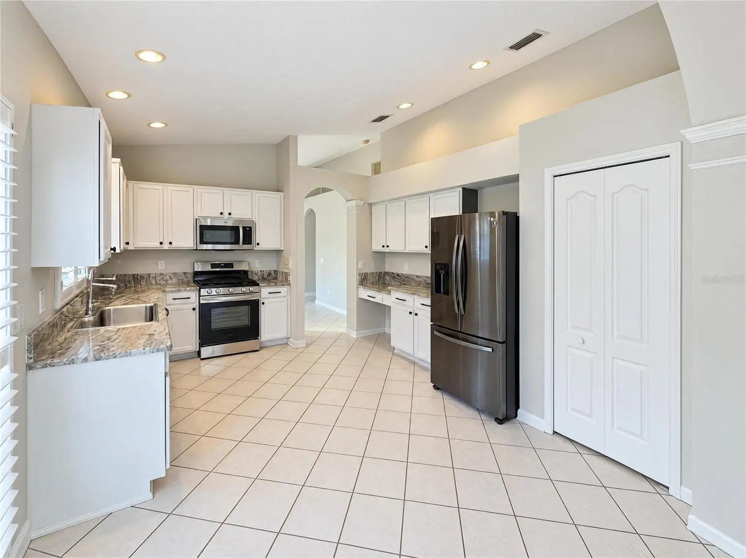 30447 IVERSON DRIVE, WESLEY CHAPEL, FL, photo 6 of 36