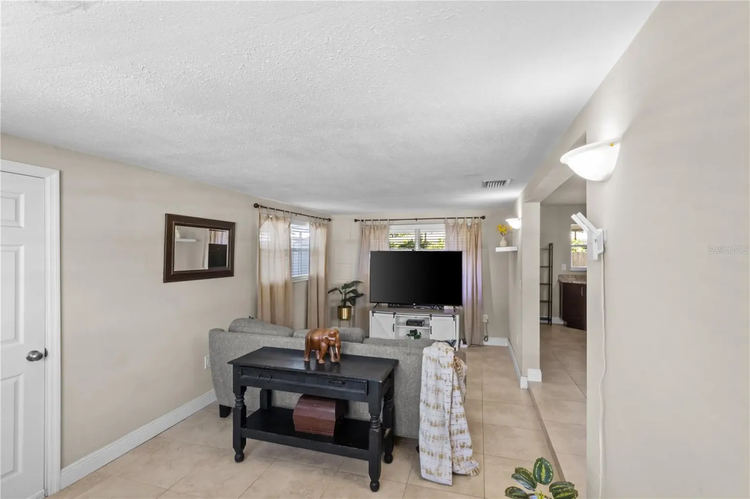 4704 W BAY AVENUE, TAMPA, FL, photo 10 of 30