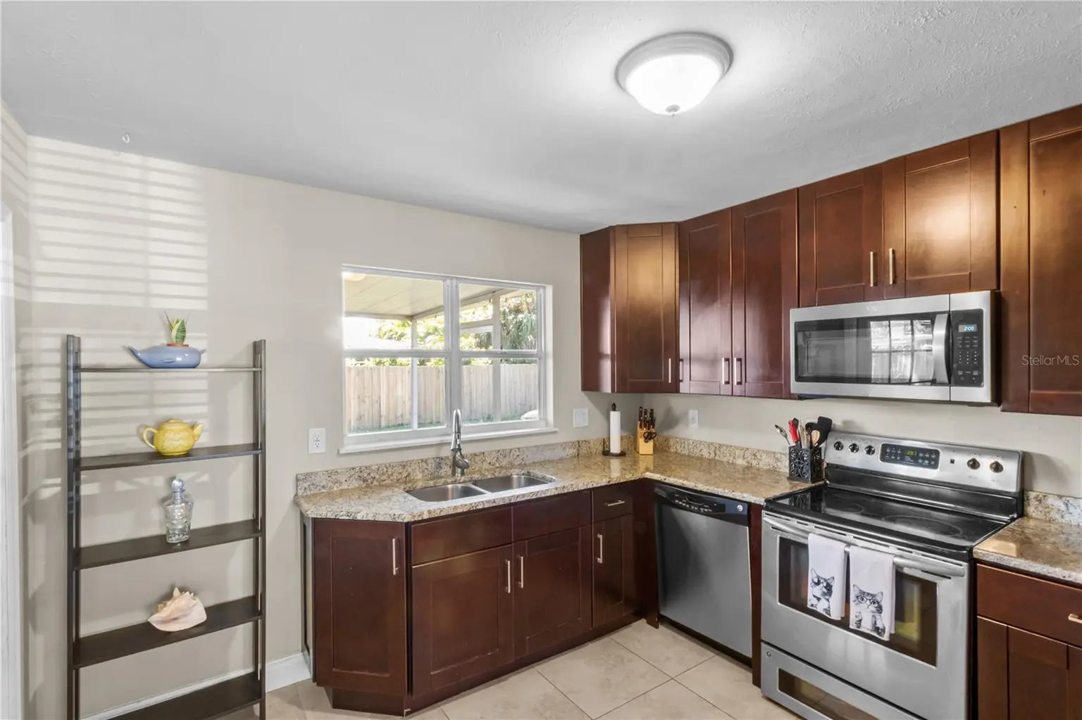 4704 W BAY AVENUE, TAMPA, FL, photo 11 of 30