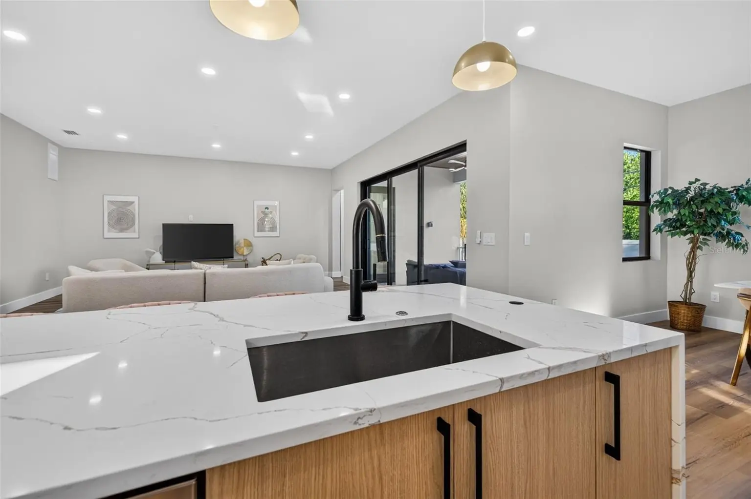 4219 W BAY VIEW AVENUE, TAMPA, FL, photo 13 of 50