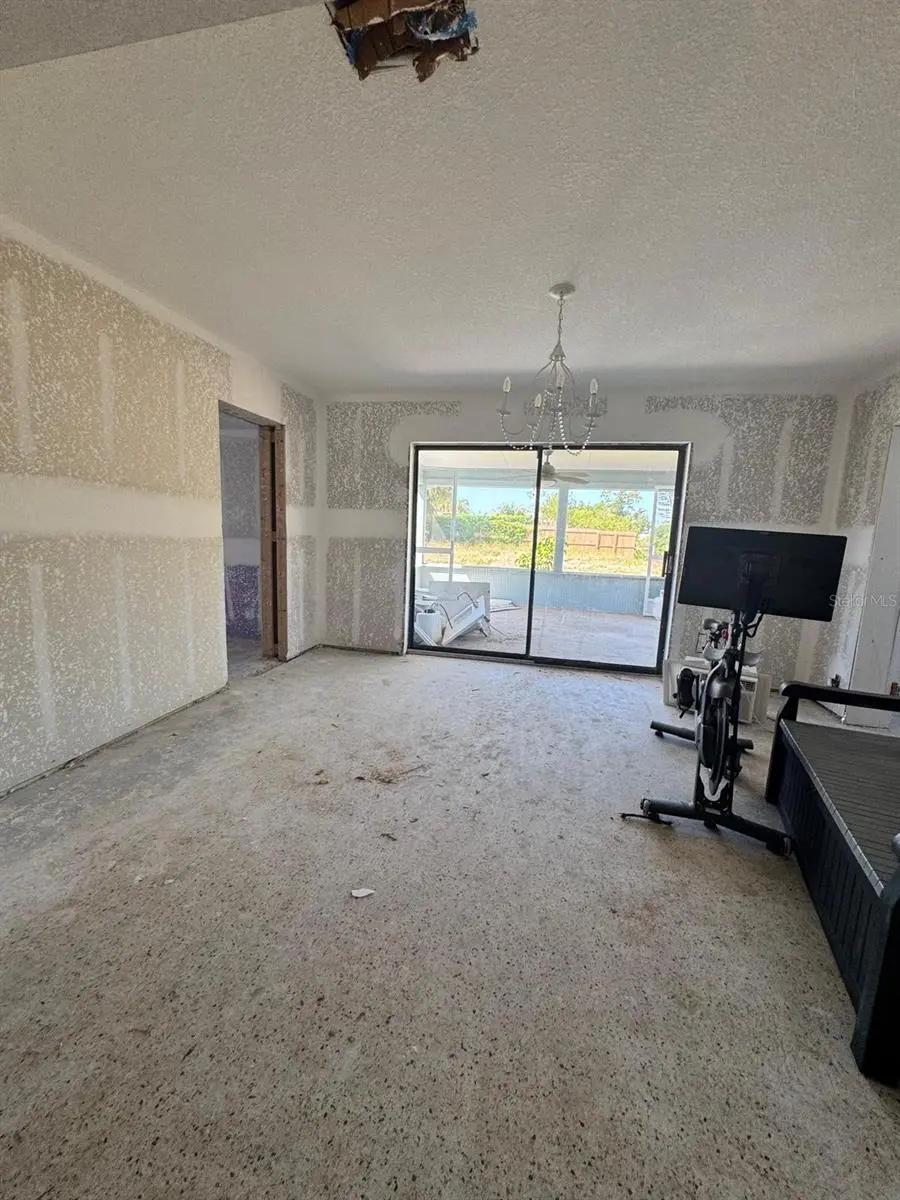 4990 VENETIAN BOULEVARD NE, ST PETERSBURG, FL, photo 4 of 24