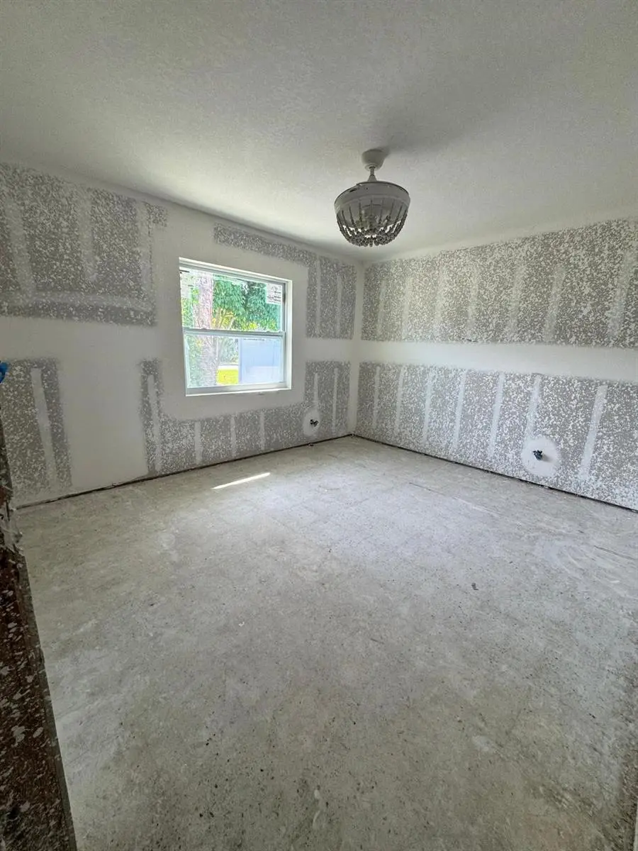 4990 VENETIAN BOULEVARD NE, ST PETERSBURG, FL, photo 12 of 24