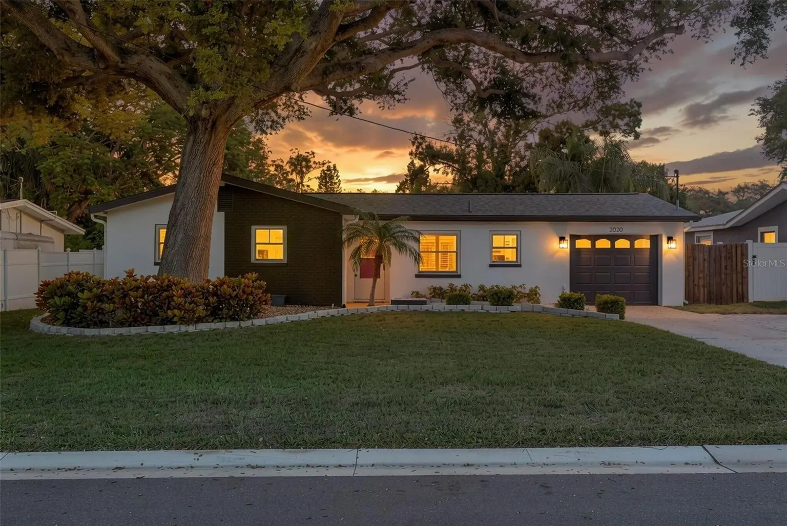 2020 VALLEY DRIVE, DUNEDIN, FL, photo 1 of 35