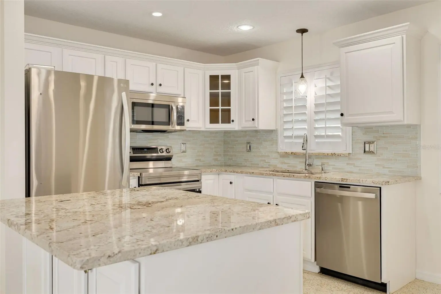 2020 VALLEY DRIVE, DUNEDIN, FL, photo 13 of 35